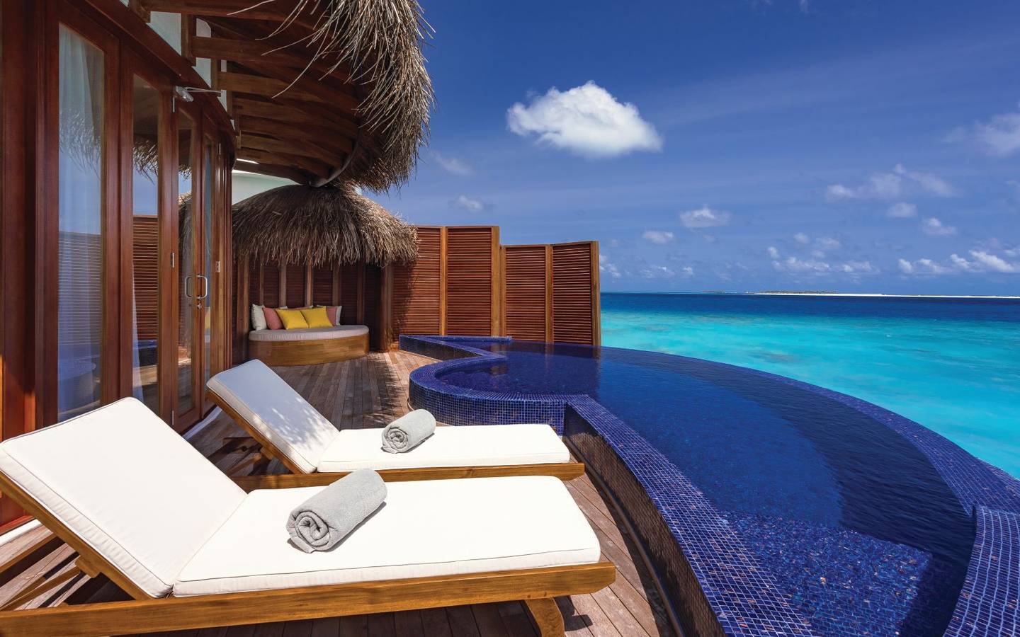 oblu-select-at-sangeli-maldives-honeymoon-select-ocean-villa-sundeck