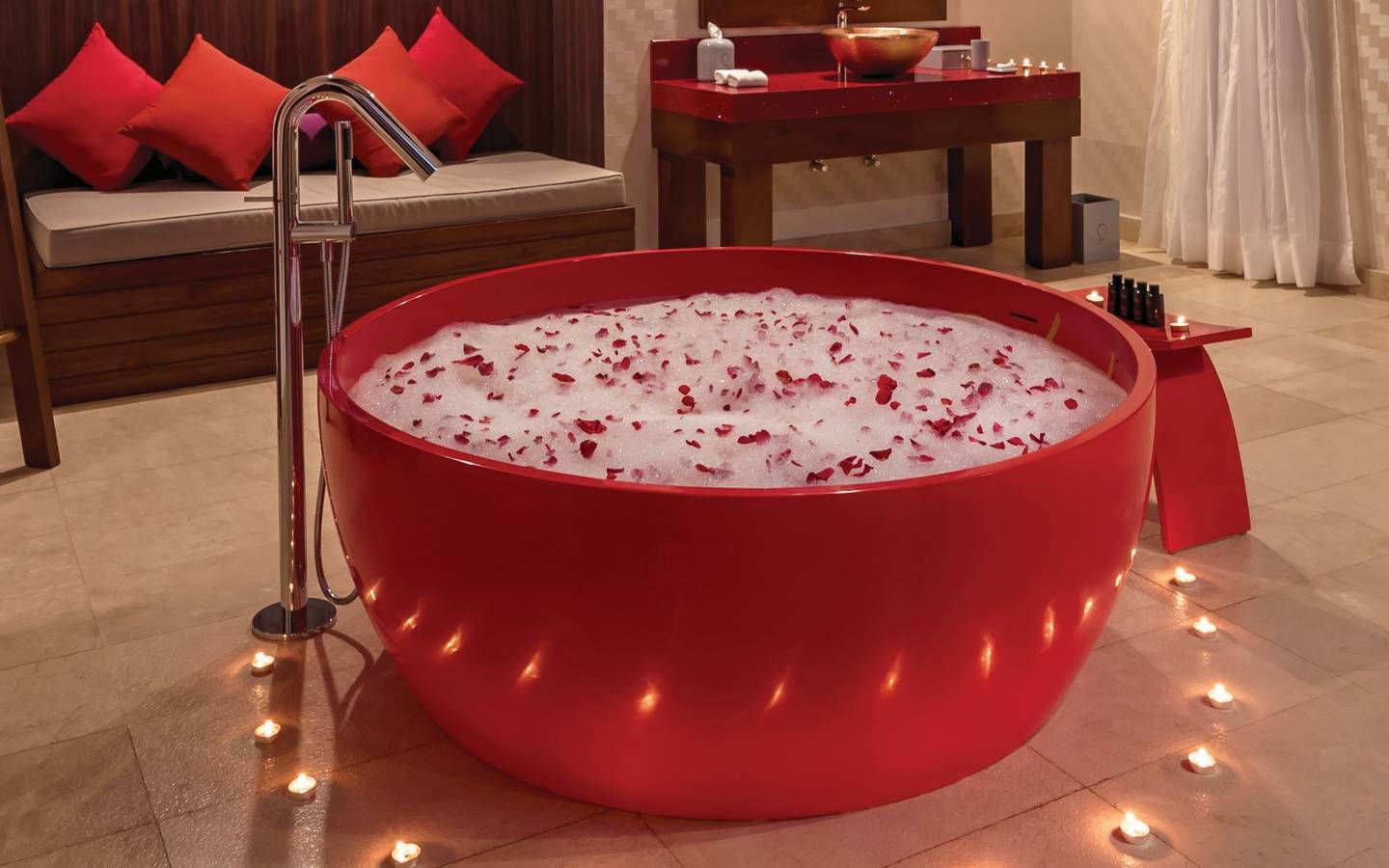 oblu-select-at-sangeli-maldives-honeymoon-select-ocean-villa-bathroom-bath-tube