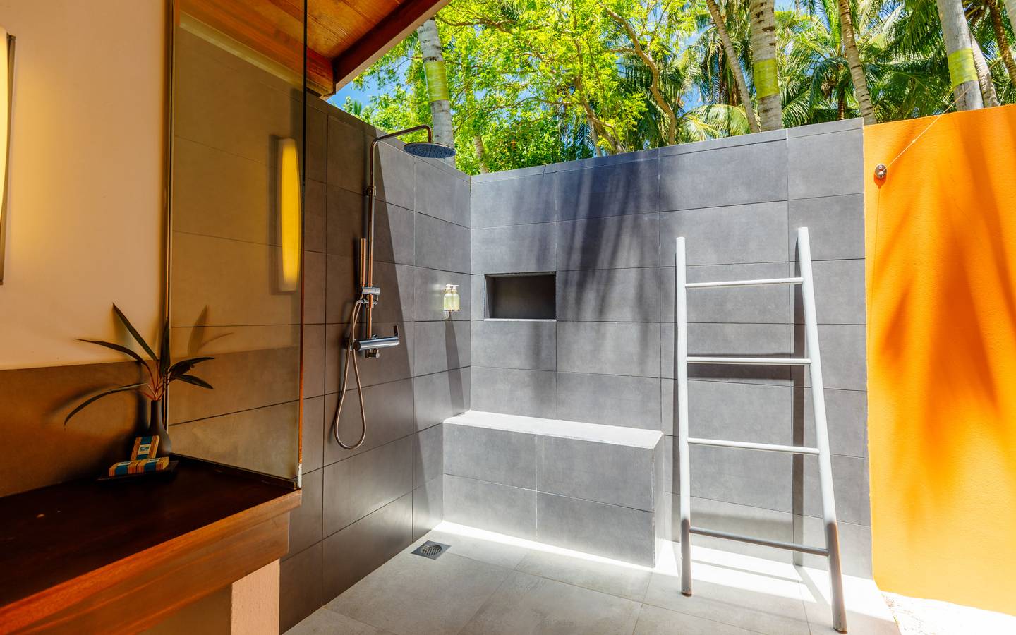 Meeru-Beach-Villa-Bathroom