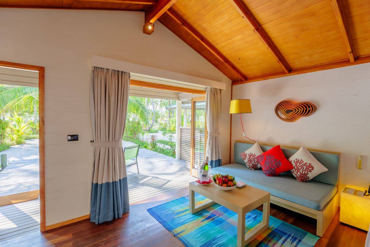 Meeru Island Resort, Malediven, Jacuzzi Beach Villas, Sofaecke