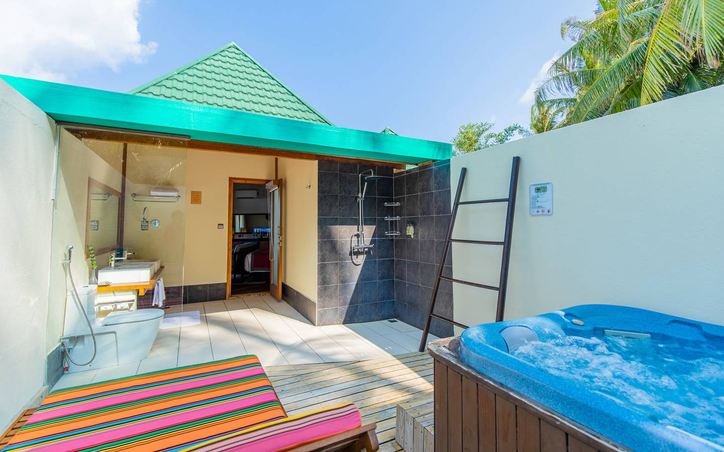 Meeru_Island-Resort-Malediven-Water-Front -Villa_Interieur-5