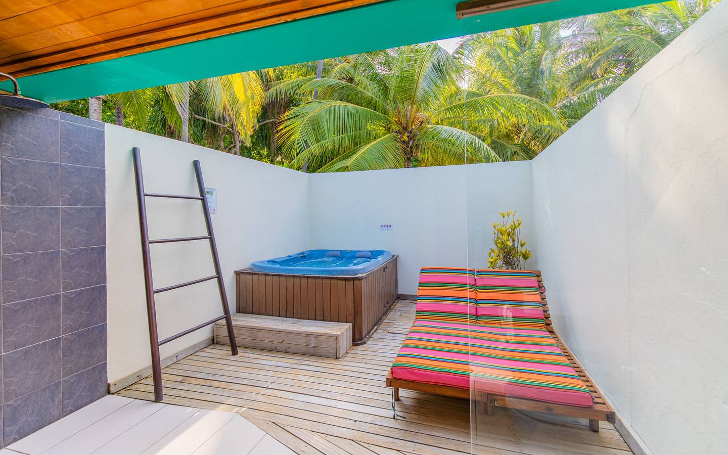 Meeru_Island-Resort-Malediven-Water-Front -Villa_Interieur-8