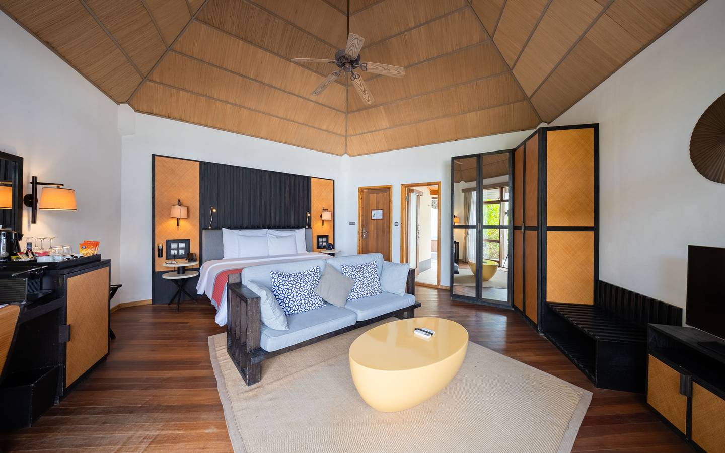 Meeru_Island-Resort-Malediven-Water-Front -Villa_Interieur-2