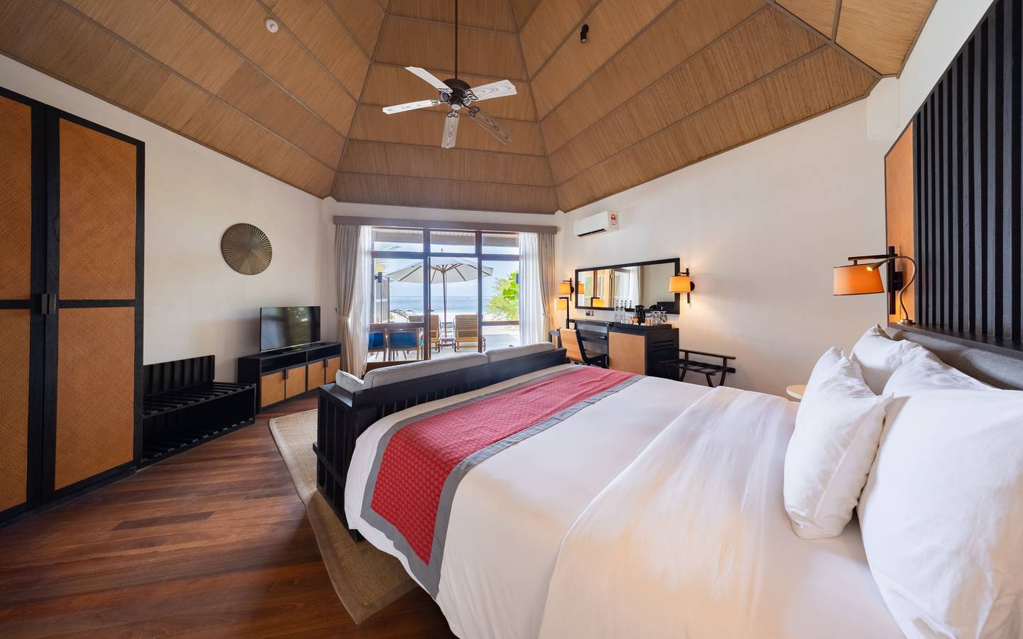 Meeru_Island-Resort-Malediven-Water-Front -Villa_Interieur-1