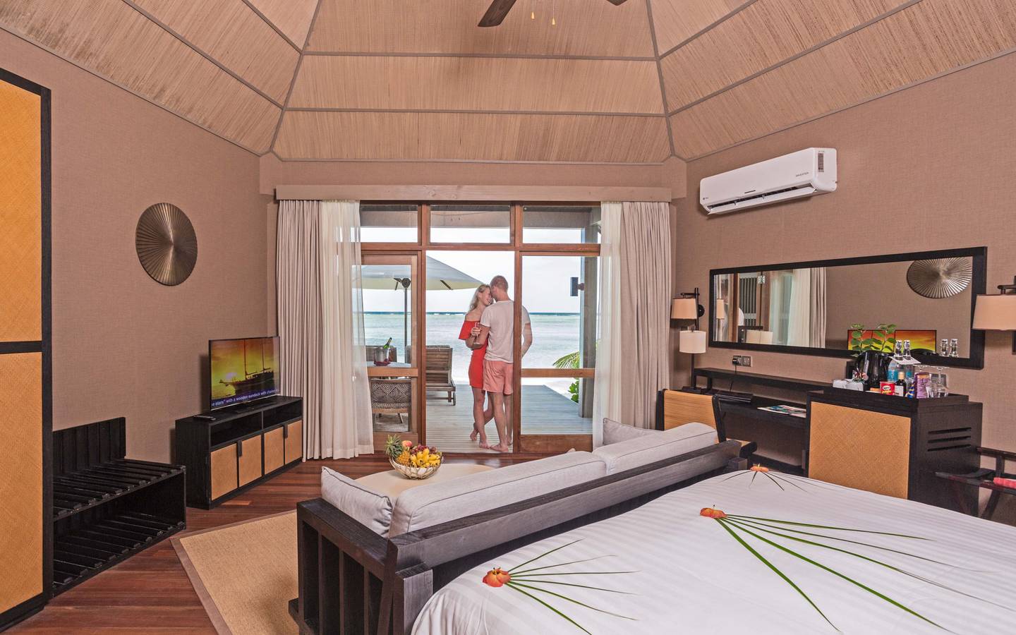 Meeru_Island-Resort-Malediven-Water-Front -Villa_Interieur-4