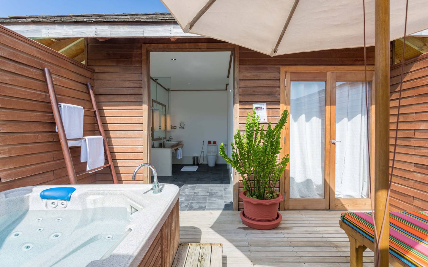 Meeru_Island_Jacuzzi_Water_Villa_9