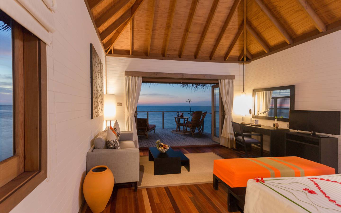 Meeru_Island_Jacuzzi_Water_Villa_4