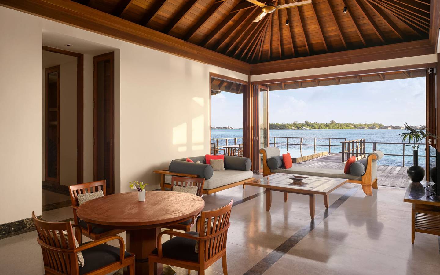 Villa_Nautica_One_Bedroom_Ocean_Suite_with_Pool_Badezimmer_2