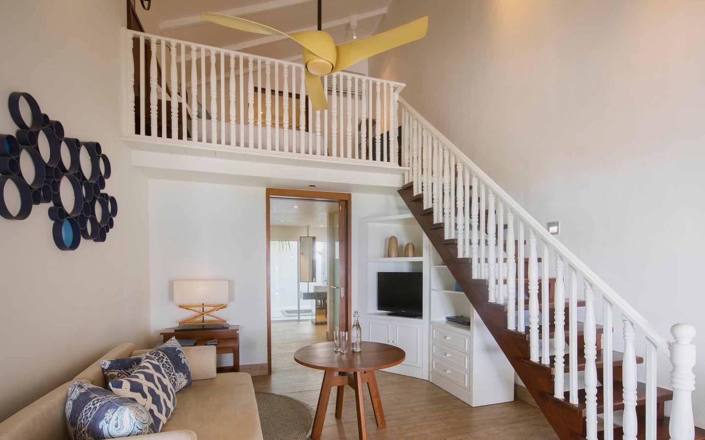 Centara_Machchafushi_Island_Beach_Suite_Treppe_2