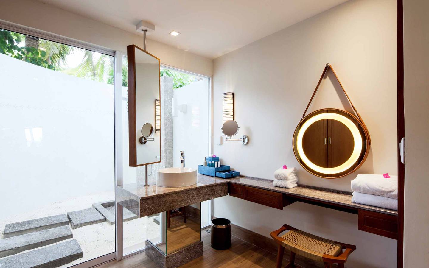 Titel Centara_Machchafushi_Island_Beach_Suite_schlafen