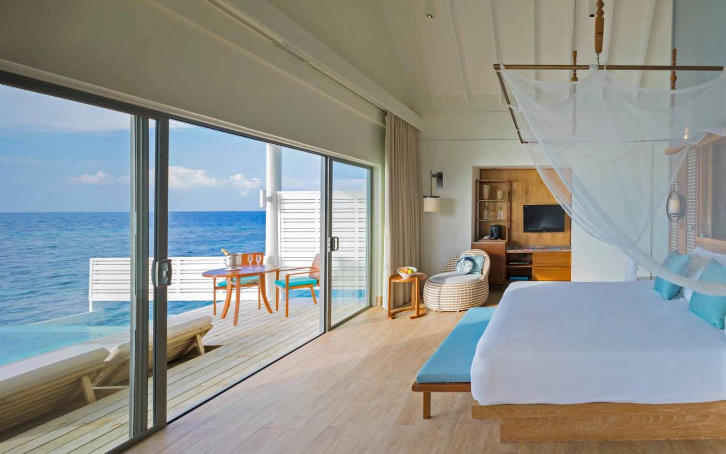 Machchafushi Island_Club Sunset Overwater Pool Villa_9