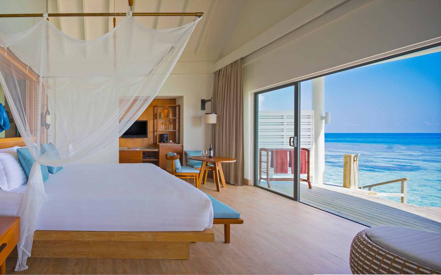 Machchafushi Island_Club Sunset Overwater Pool Villa_10