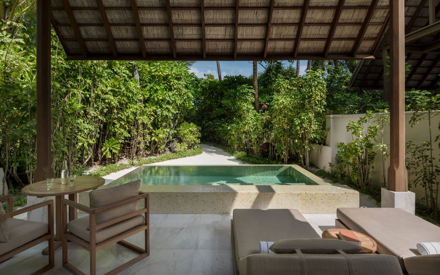 Conrad_Maldives_Rangali_Beach_Villa_Pool