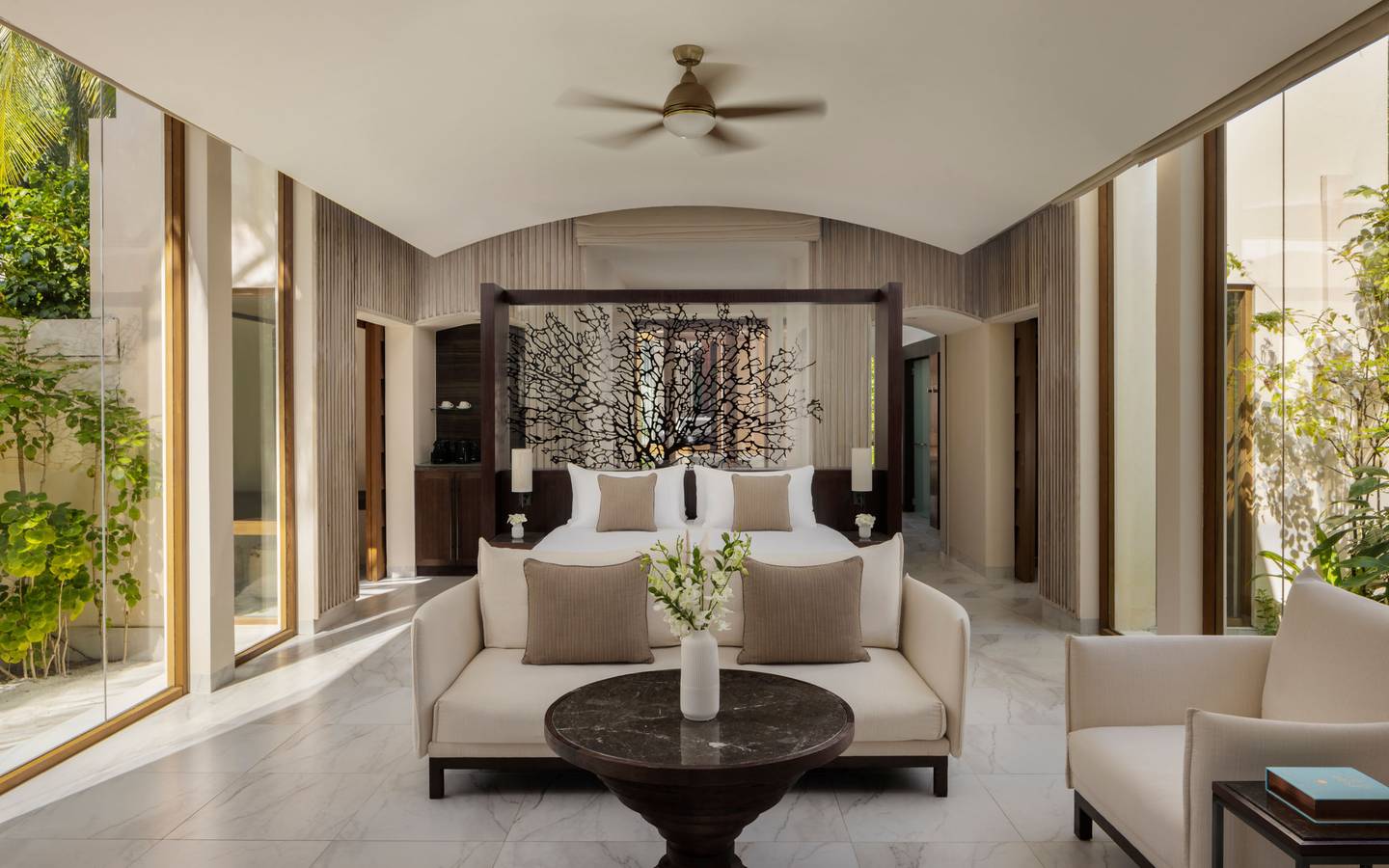 Conrad_Maldives_Rangali_Deluxe_Beach_Villa_Living