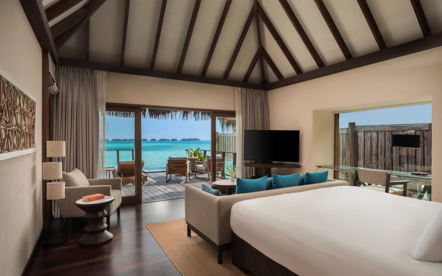Conrad_Maldives_Sunreise_Water_Villa_Bedroom