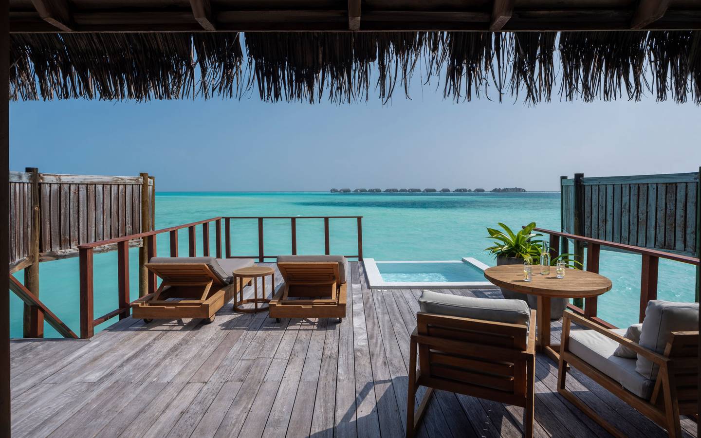 Conrad_Maldives_Sunreise_Water_Villa_Terrasse