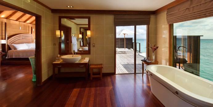 Bad und Terrasse, Deluxe Water Villa, Conrad Maldives Rangali Island