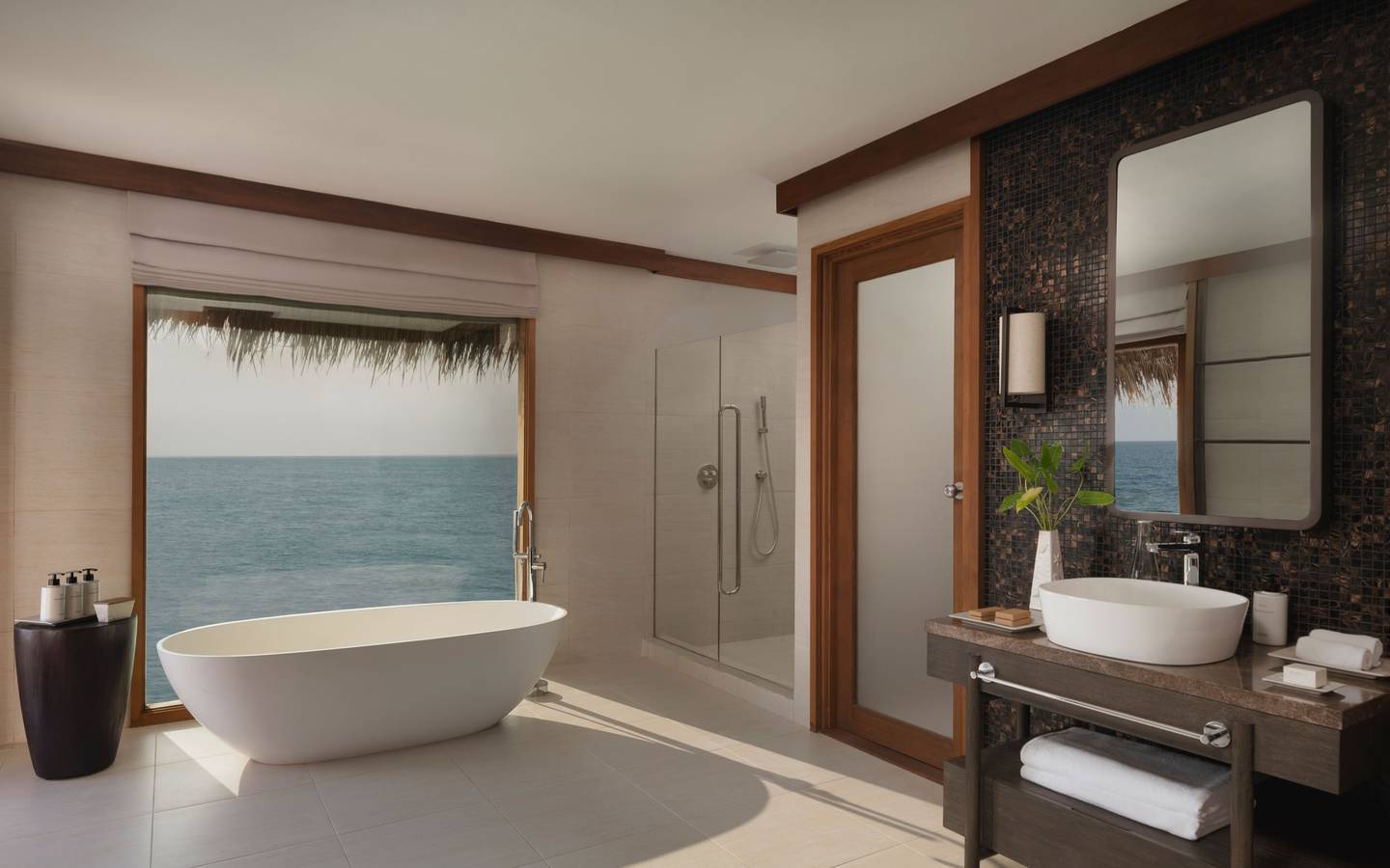 Conrad_Maldives_Deluxe_Water_Villa_with_Pool_Badezimmer_2