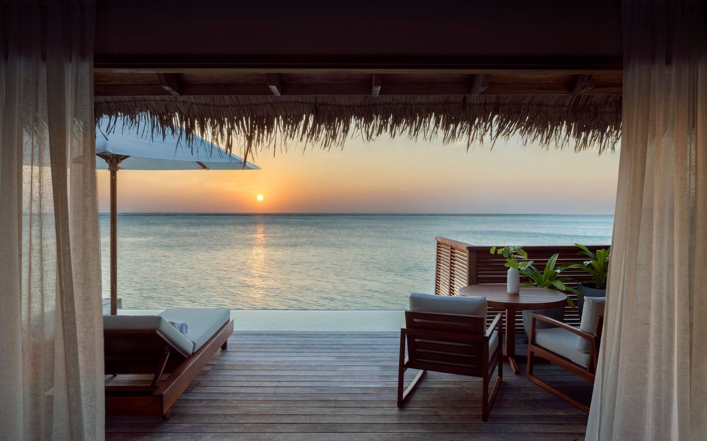 Conrad_Maldives_Deluxe_Water_Villa_with_Pool_Terrasse_2