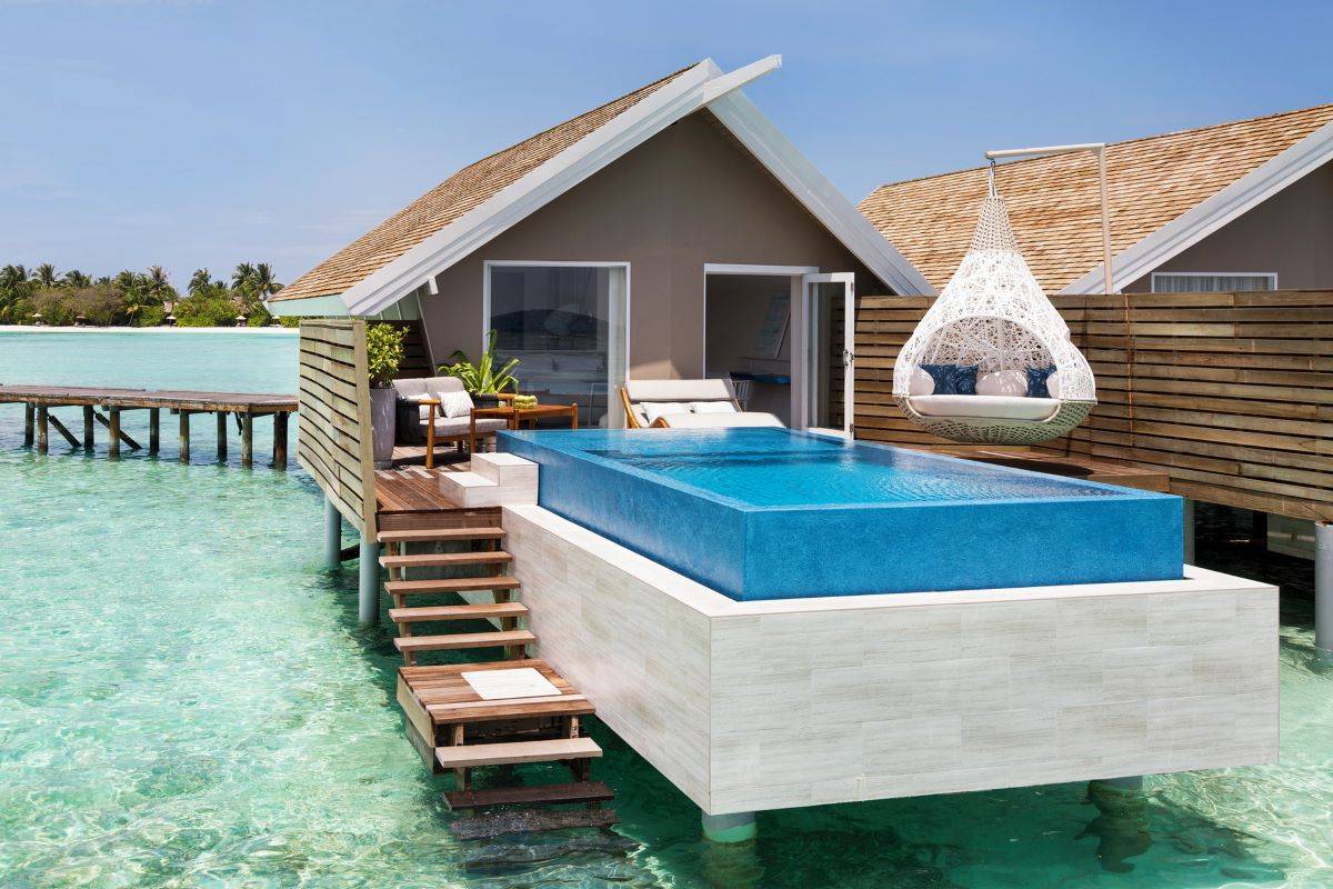 Lux* South Ari Atoll, Romantic Pool Water Villa, Hausansicht mit Pool und Zugang zum Meer