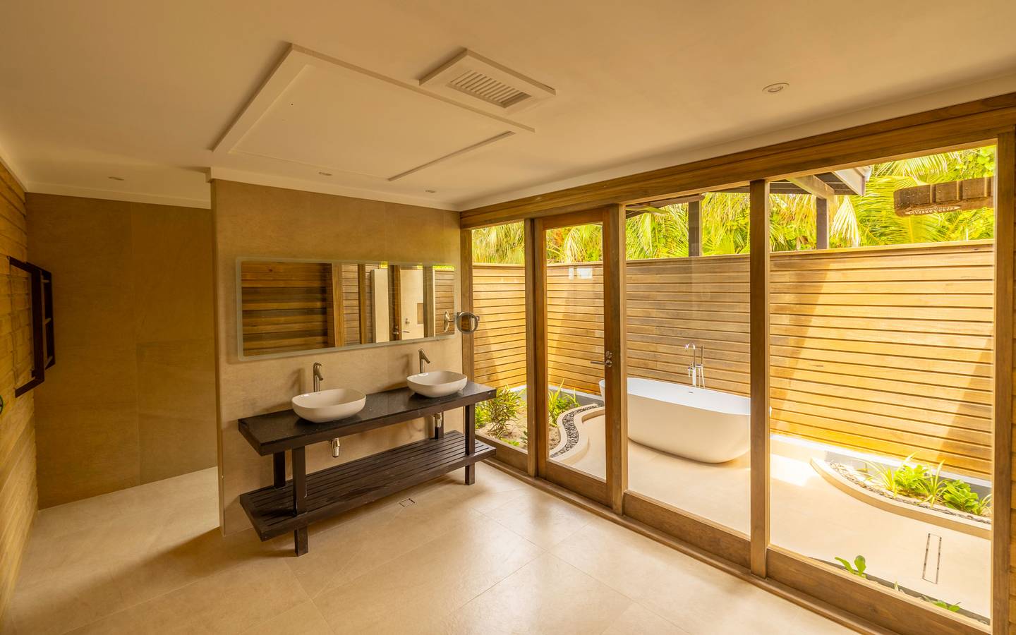 Nala_Romatic_Beach_Villa_Bathroom