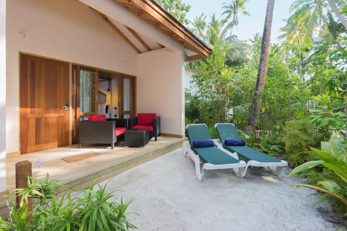 Vilamendhoo Island Resort, Malediven, Garden Room, Terrasse