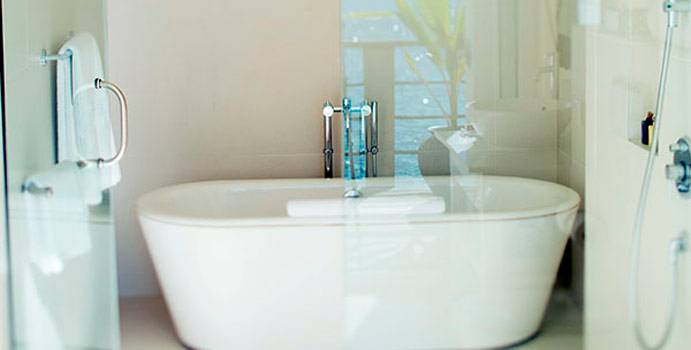 Baf, Overwater Pavillion, Holiday Inn Resort Kandooma