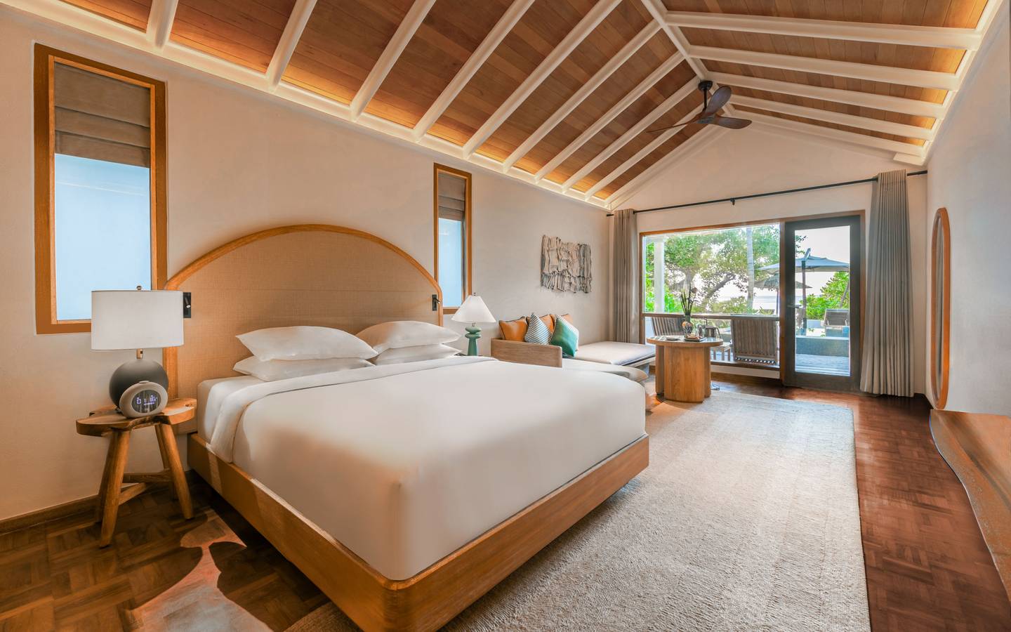 nh_Collection_Deluxee_Sunset_Villa_with_Pool_2