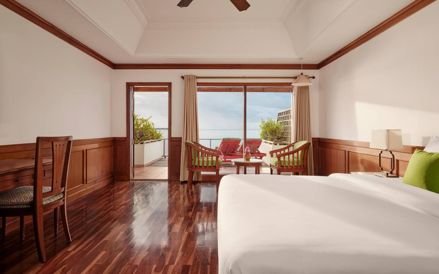 Villa_Park_Sun_Island_Water_Villa_2