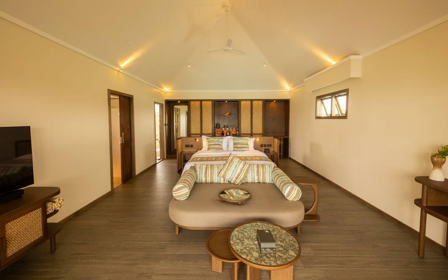 Nala_OceanPoolVillaInterior_3