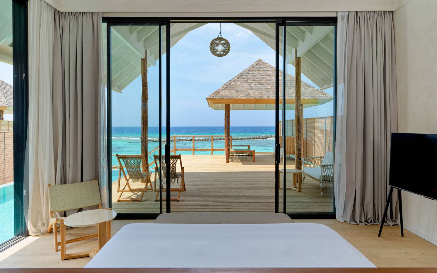 Ananea-Madivaru-Maldives-Deluxe-Water-Pool-Villa-Interior-2