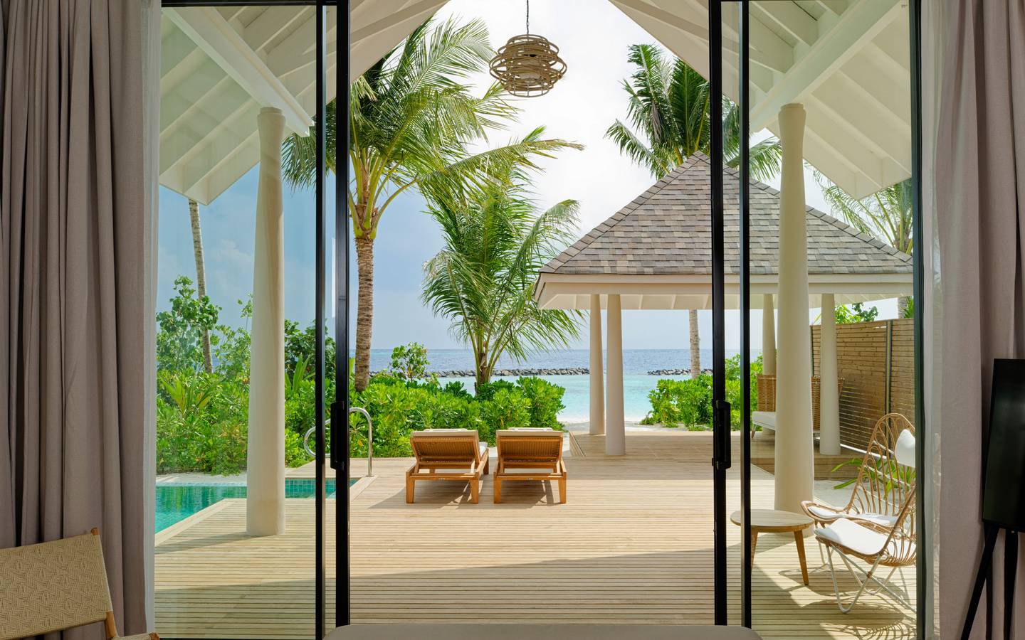 Ananea-Madivaru-Maldives-Deluxe-Beach-Pool-Villa-Blick