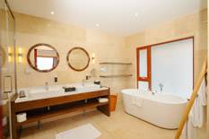 Nooe Maldives - Duplex Overwater Villa - Bathroom