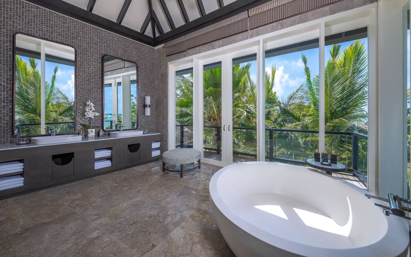 Naladhu_Private_Island_Maldives_Guest_Room_Two_Bedroom_Pool_Beach_Residence_Master_Bathroom