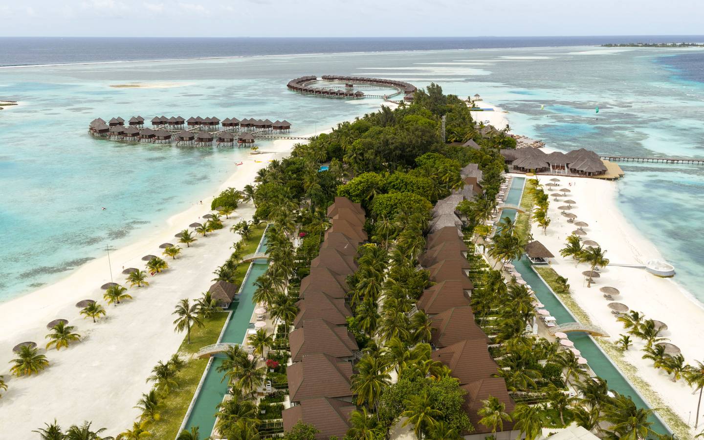 Sun_Siyam_Olhuveli_Malediven_Main_Island_Beach_Pavillon_DrohneSun_Siyam_Olhuveli_Malediven_Main_Island_Beach_Pavillon_Drohne_2