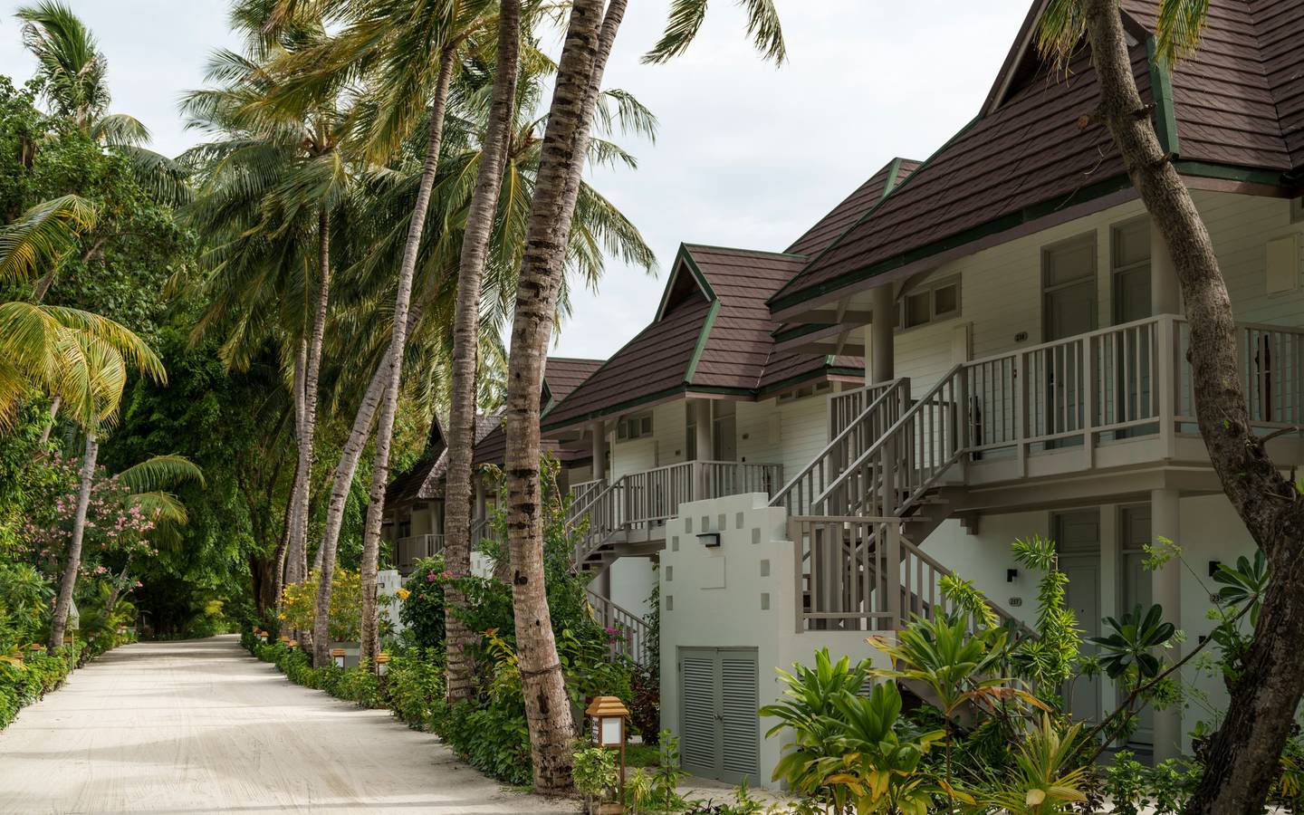 Sun_Siyam_Olhuveli_Malediven_Main_Island_Beach_Pavillon_Eingagn