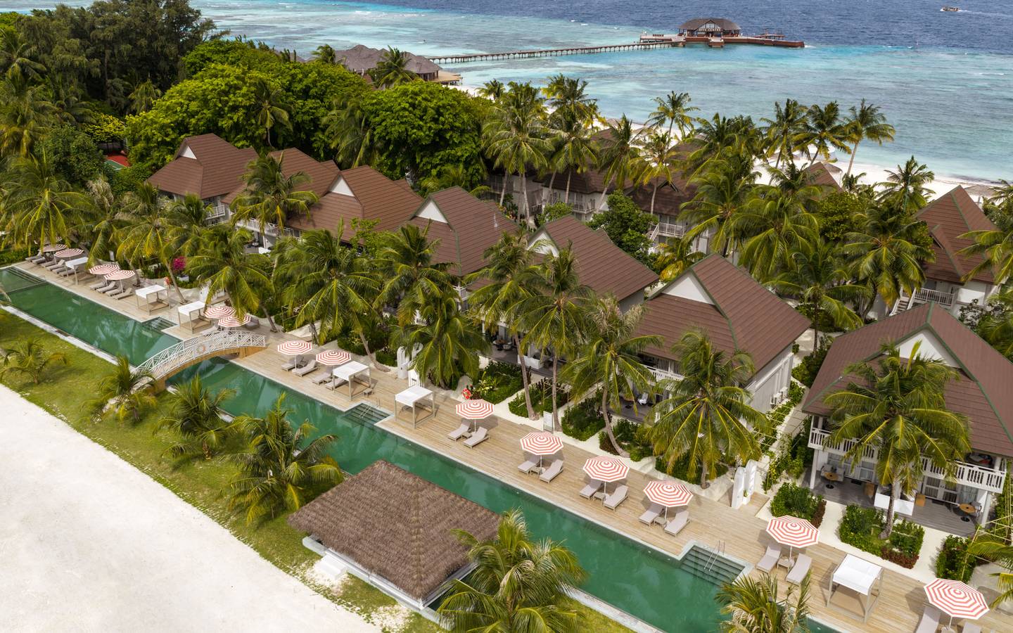Sun_Siyam_Olhuveli_Malediven_Main_Island_Beach_Pavillon_Drohne_4