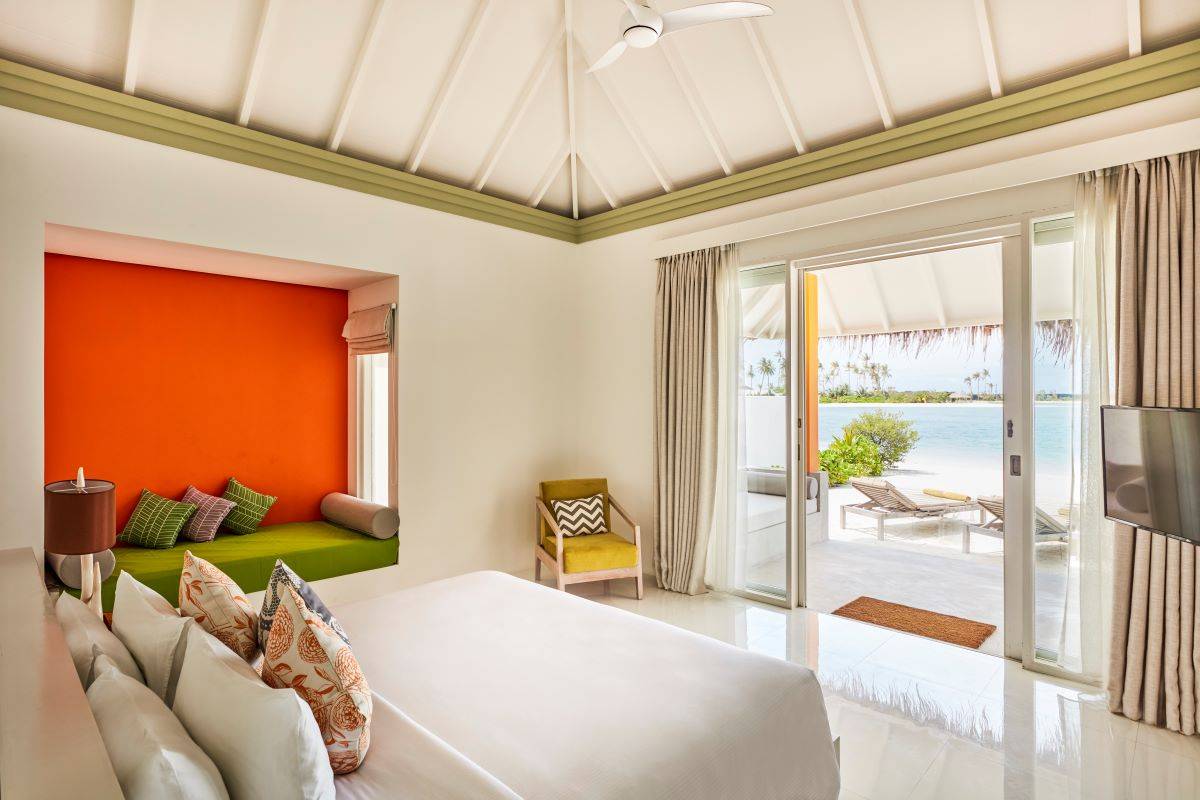 Sun Siyam Olhuveli, Malediven, Grand Beach Villa, Schlafzimmer mit Ausgang zur Terrasse