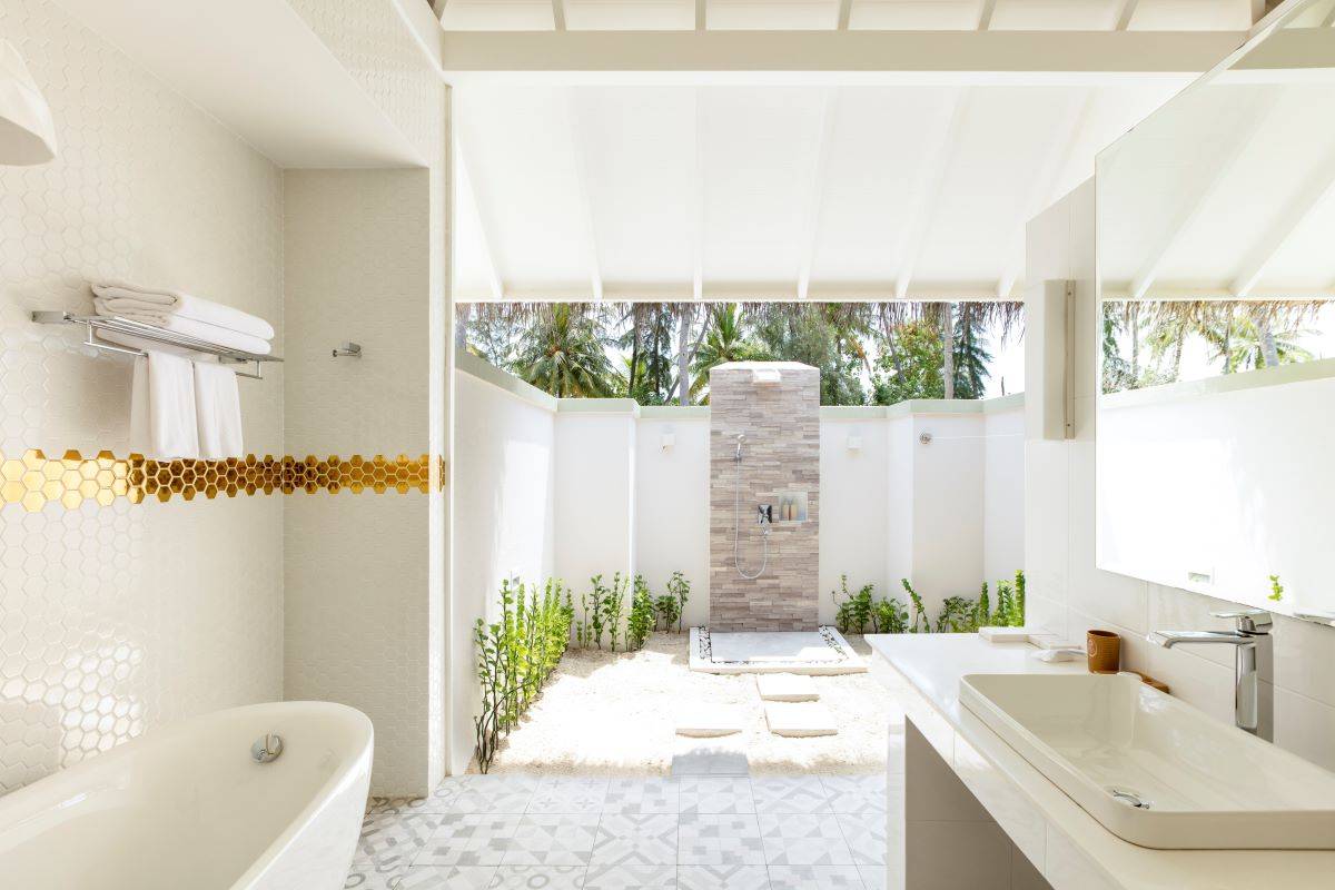 Sun Siyam Olhuveli, Malediven, Grand Beach Villa, Außendusche