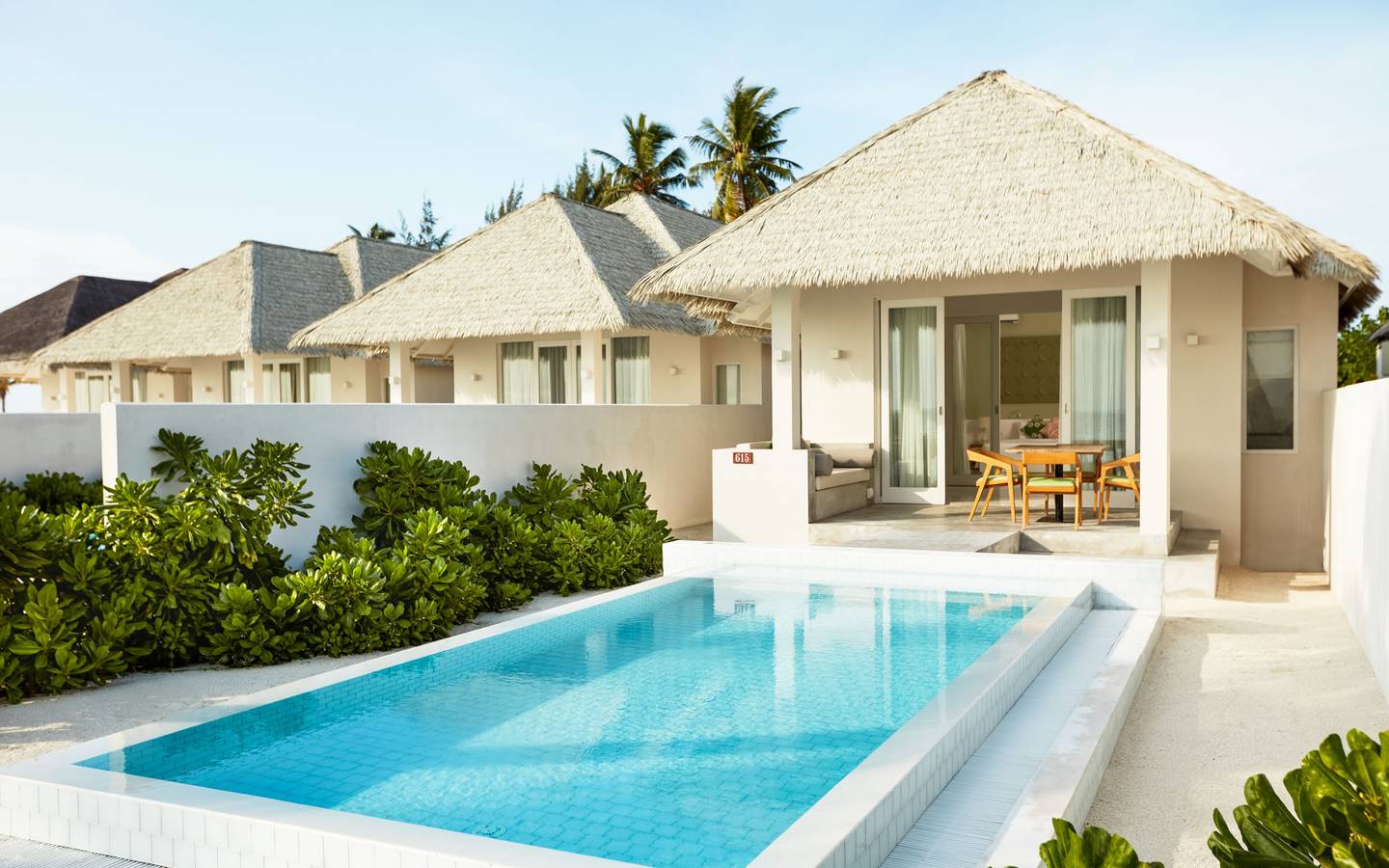 Sun_Siyam_Olhuveli_Grand_Beach_Suite_With_Pool_Außenansicht