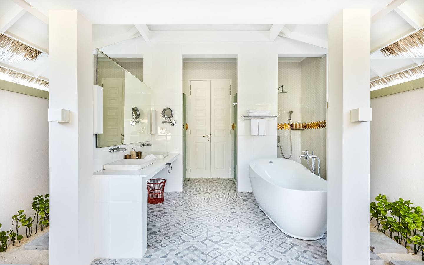 Sun_Siyam_Olhuveli_Grand_Beach_Suite_With_Pool_Badezimmer