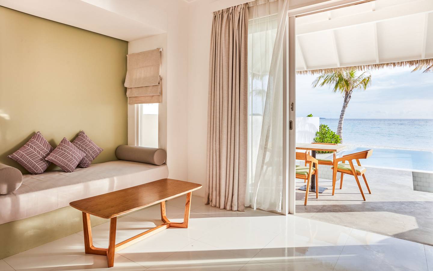 Sun_Siyam_Olhuveli_Grand_Beach_Suite_With_Pool_Strand