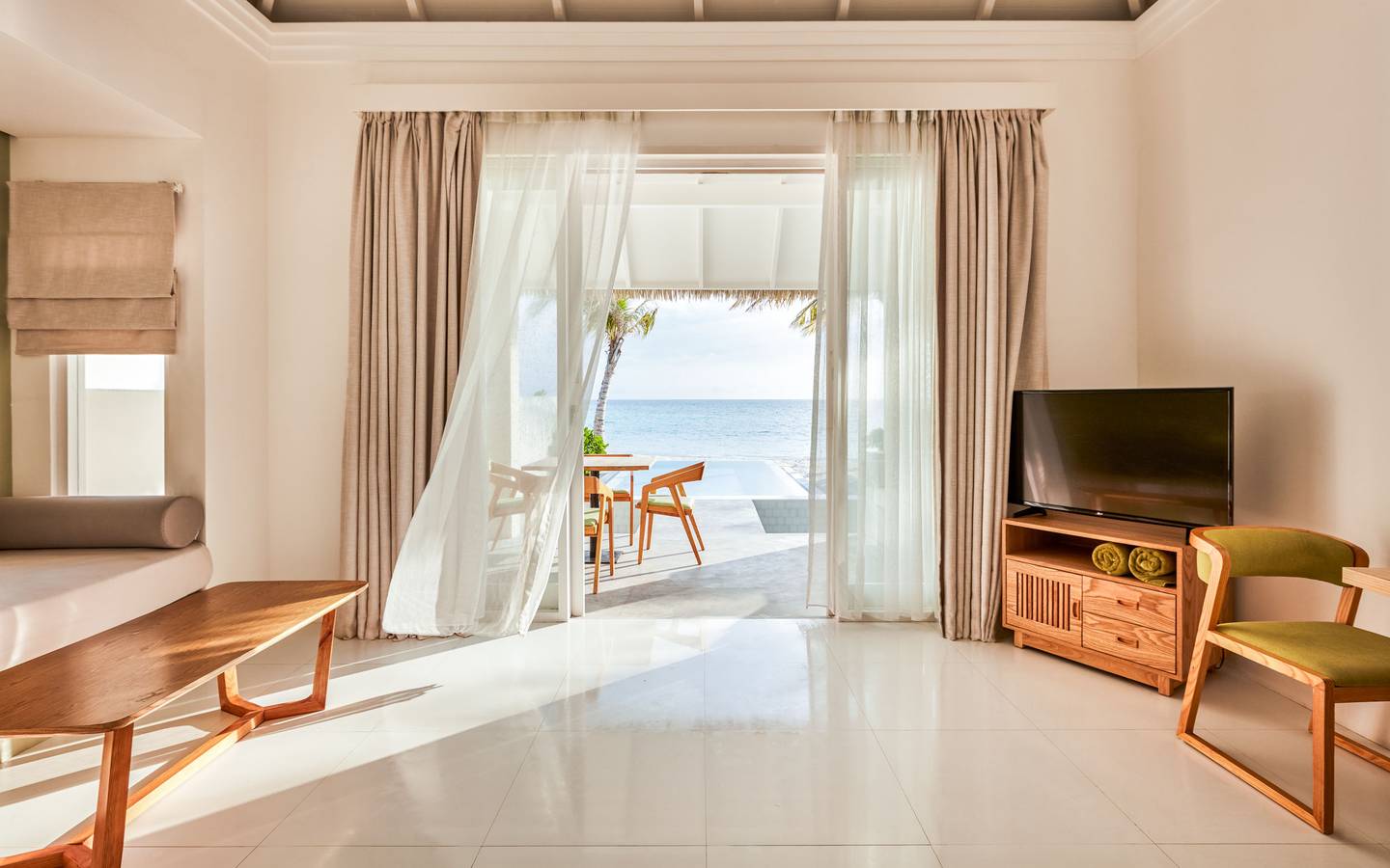 Sun_Siyam_Olhuveli_Grand_Beach_Suite_With_Pool_Living
