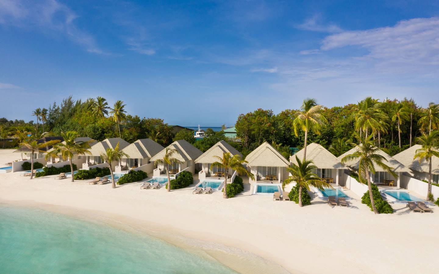 Sun_Siyam_Olhuveli_Grand_Beach_Suite_With_Pool_Strand