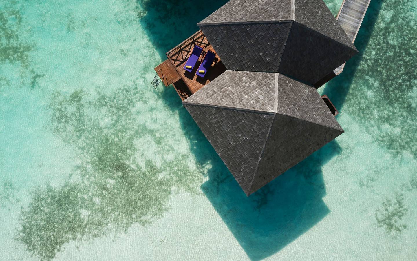 Sun_Siyam_Olhuveli_Water_Villa_Main_Island_Aerial_2