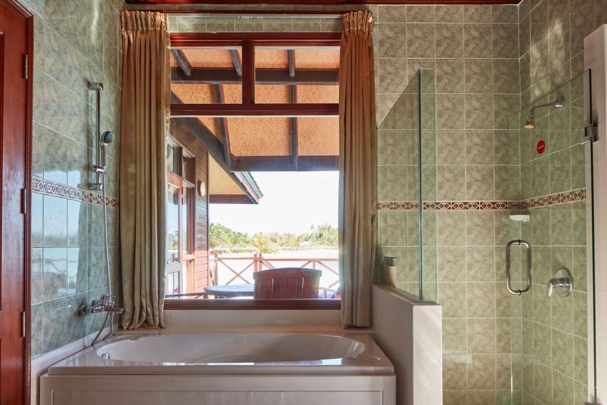 Sun Siyam Olhuveli, Malediven, Water Villa, Badezimmer