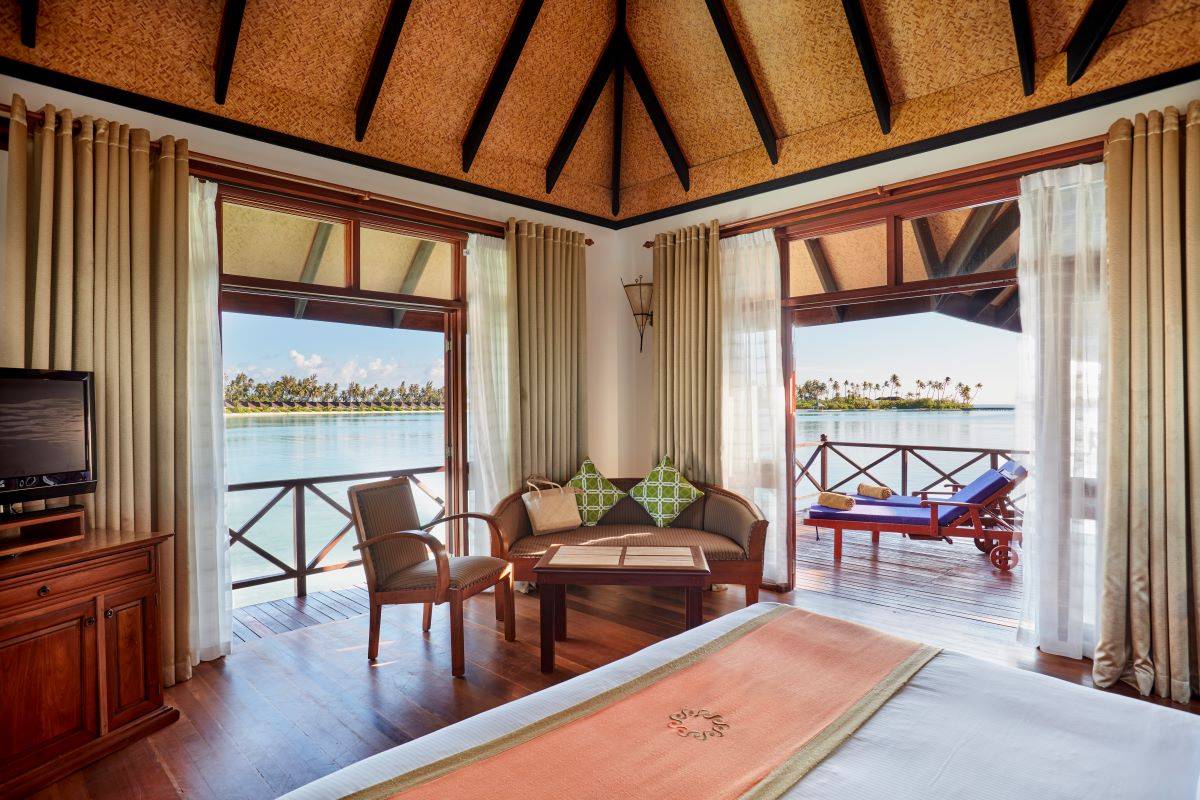 Sun Siyam Olhuveli, Malediven, Water Villa, Schlaf- und Wohnbereich