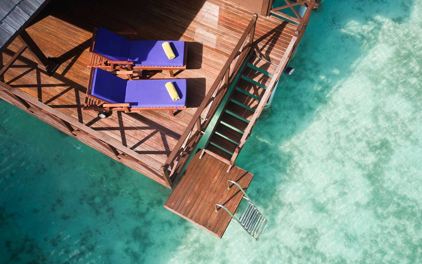 Sun_Siyam_Olhuveli_Water_Villa_Main_Island_Aerial_1