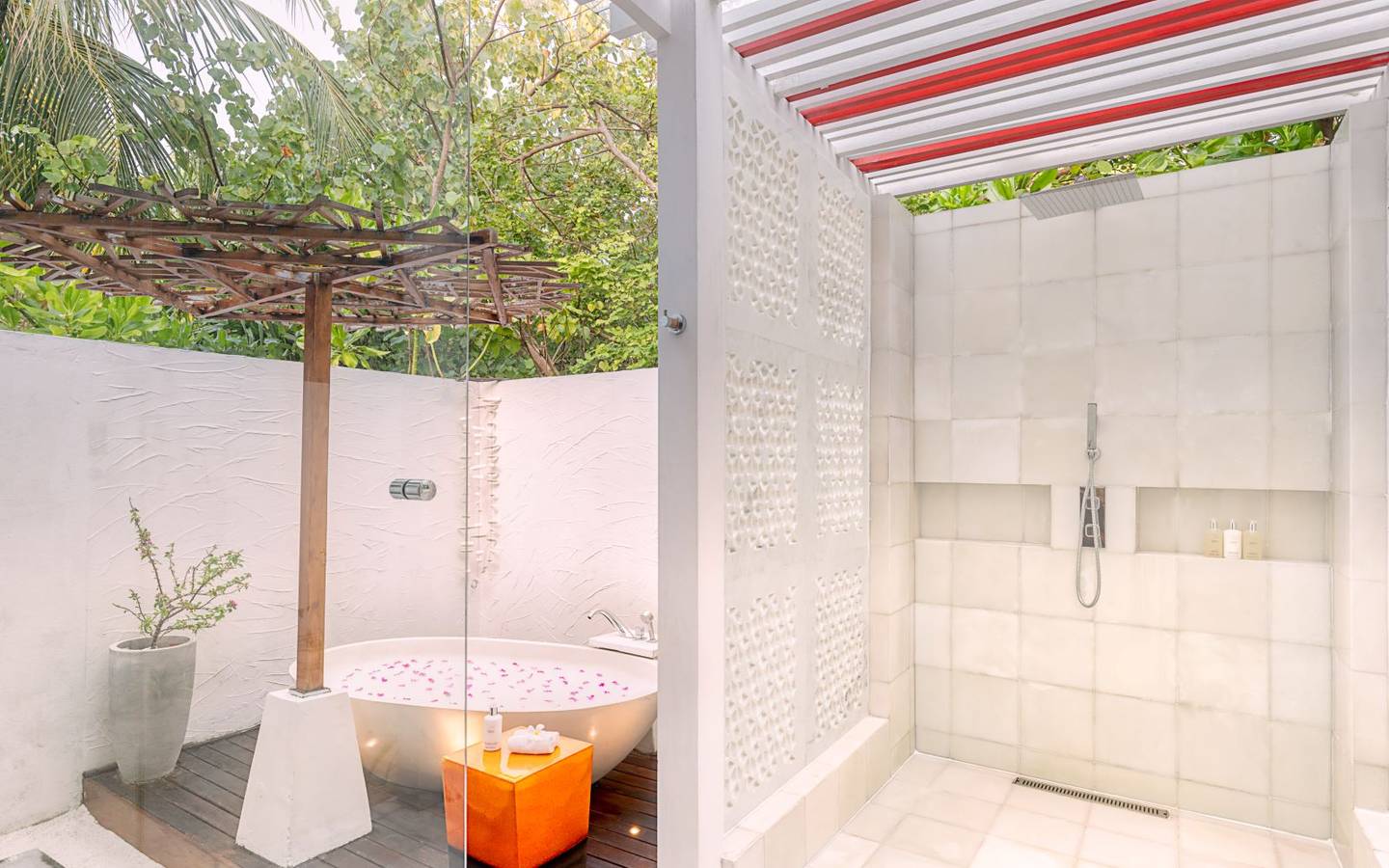 ozen-life-maadhoo-maldives-earth-villa-bathroom