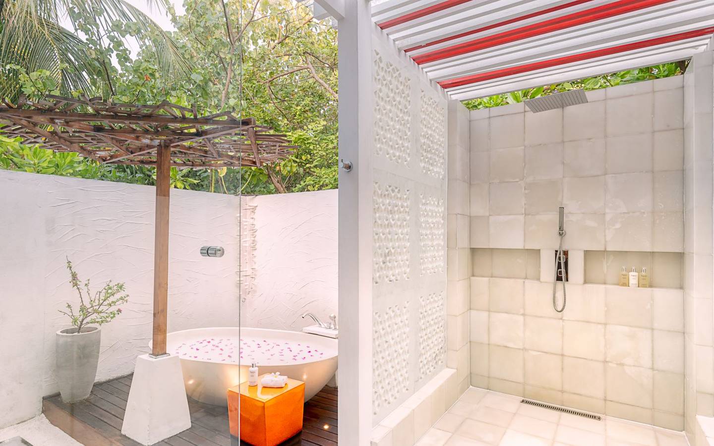 ozen-life-maadhoo-maldives-earth-villa-with-pool-bathroom-1